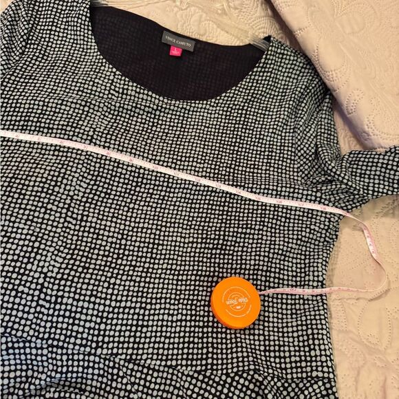 Vince Camuto blouse , navy with green dots, peplum and short sleeves. Size L - Picture 8 of 9